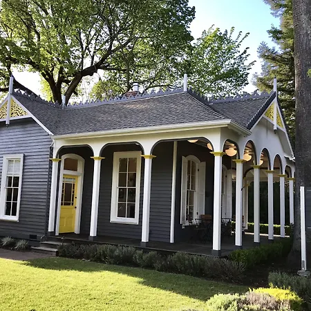 Brannan Cottage Inn-3