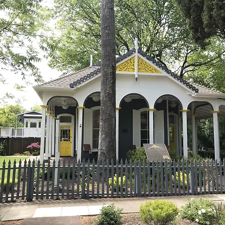 Brannan Cottage Inn-2